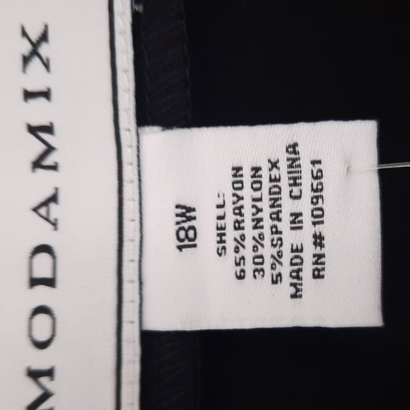 Modamix black pencil skirt size 18W. Cute zipper detail in back NWT - Picture 4 of 5